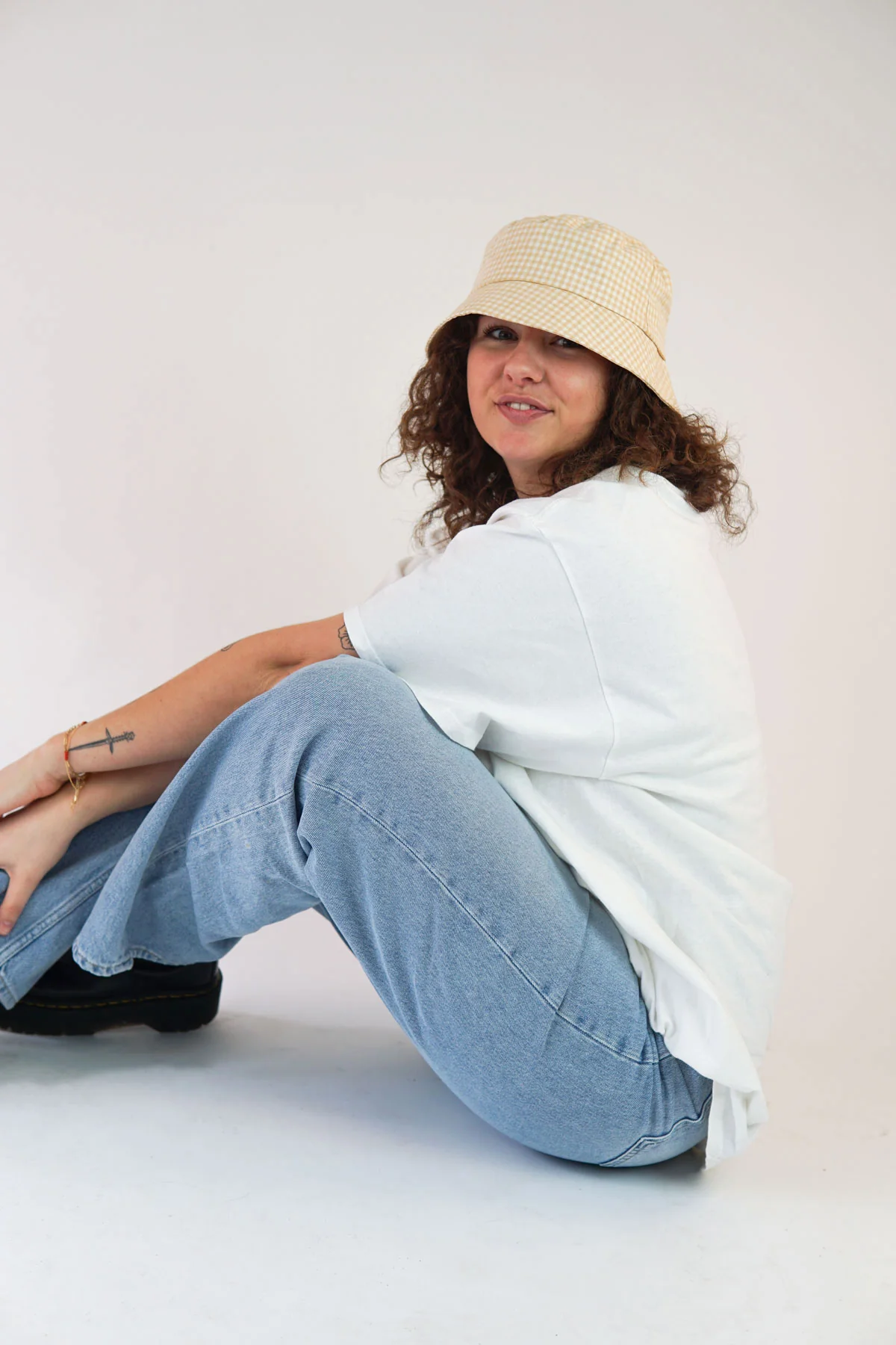 Check mate beige bucket hat - Image 10