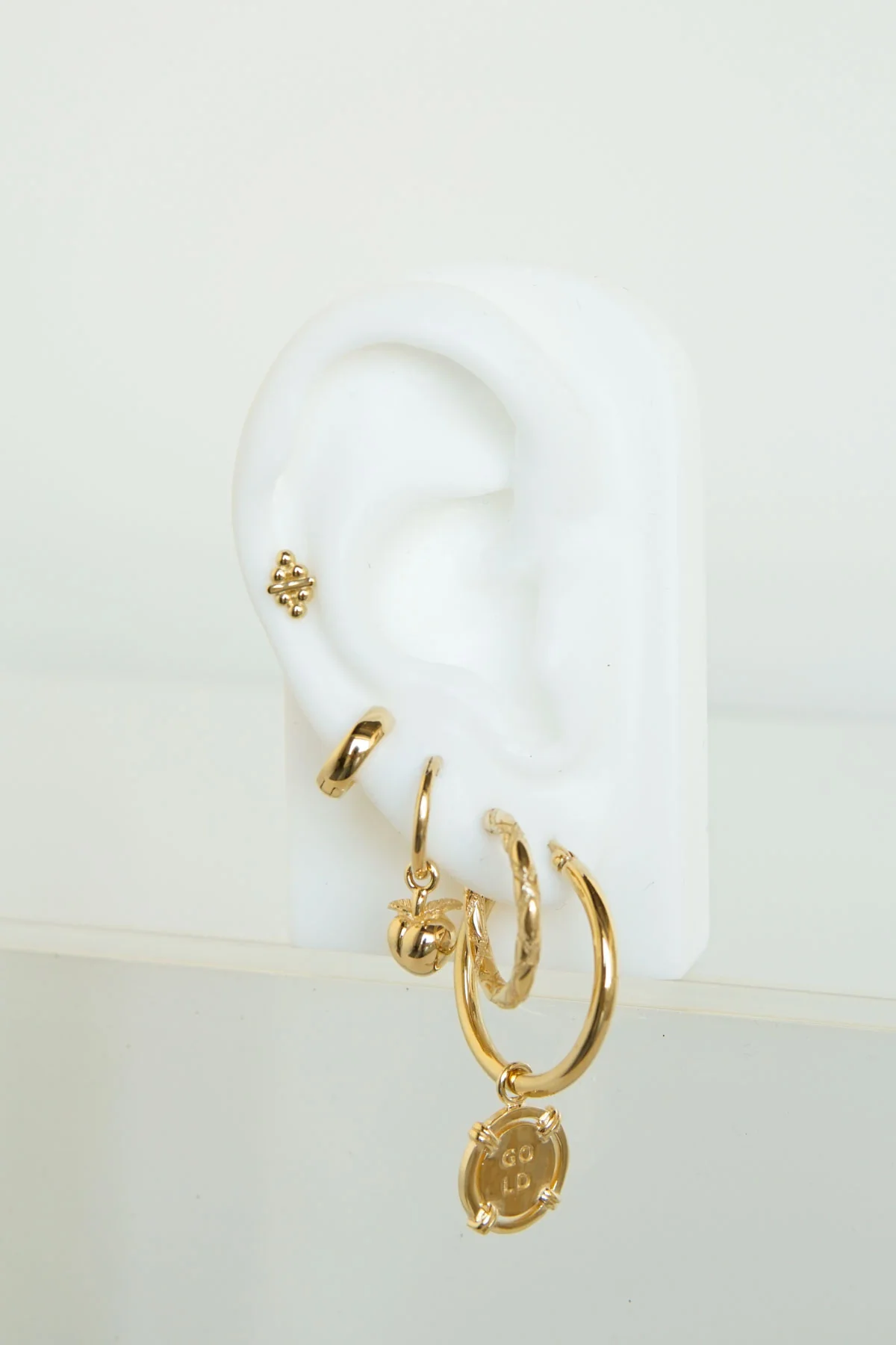 Classic huggie gold plated - Image 7