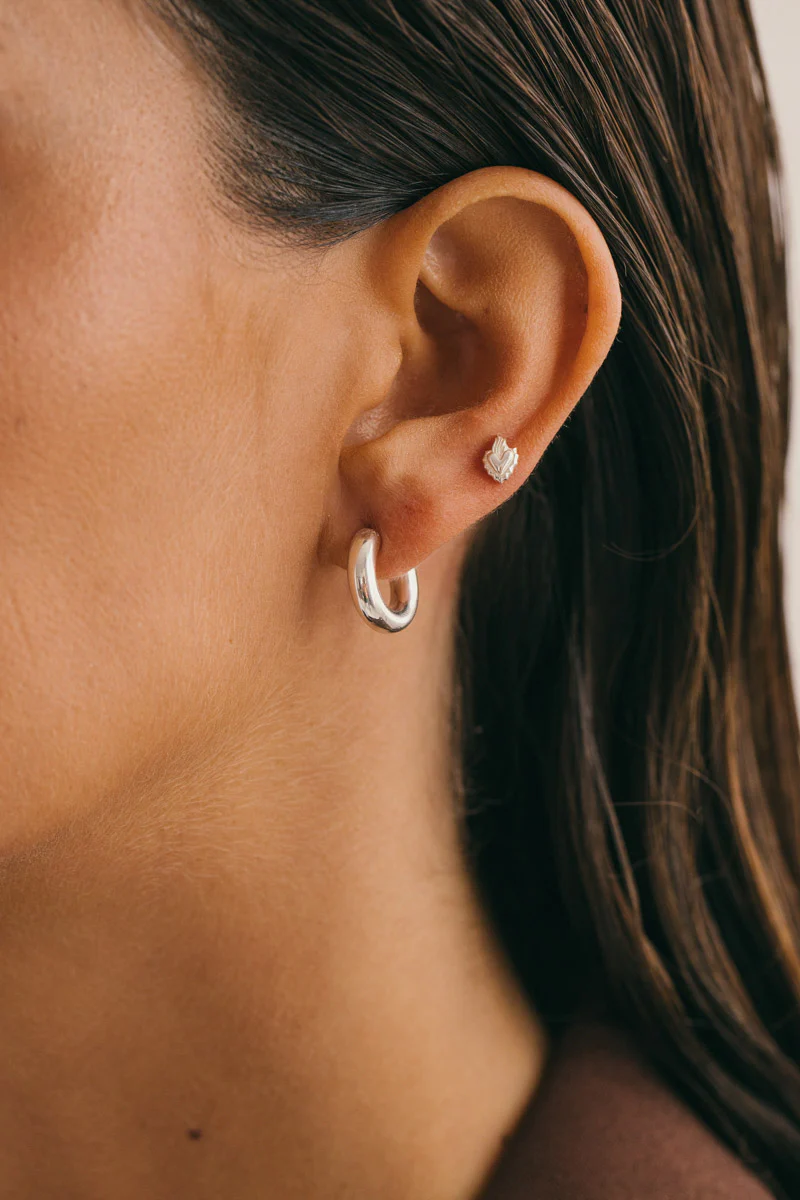 Flaming heart stud earring silver - Image 4