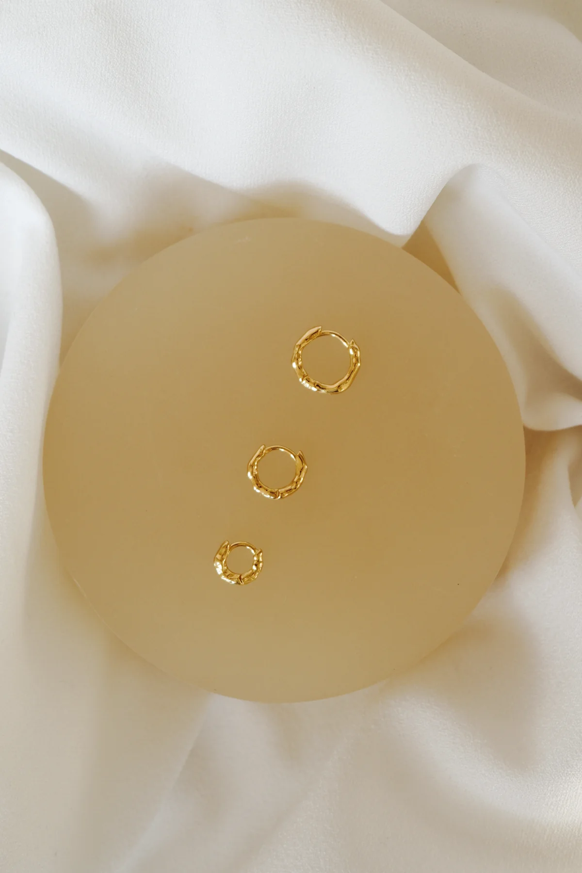 Hammered hoop gold plated large (13mm) - Image 6