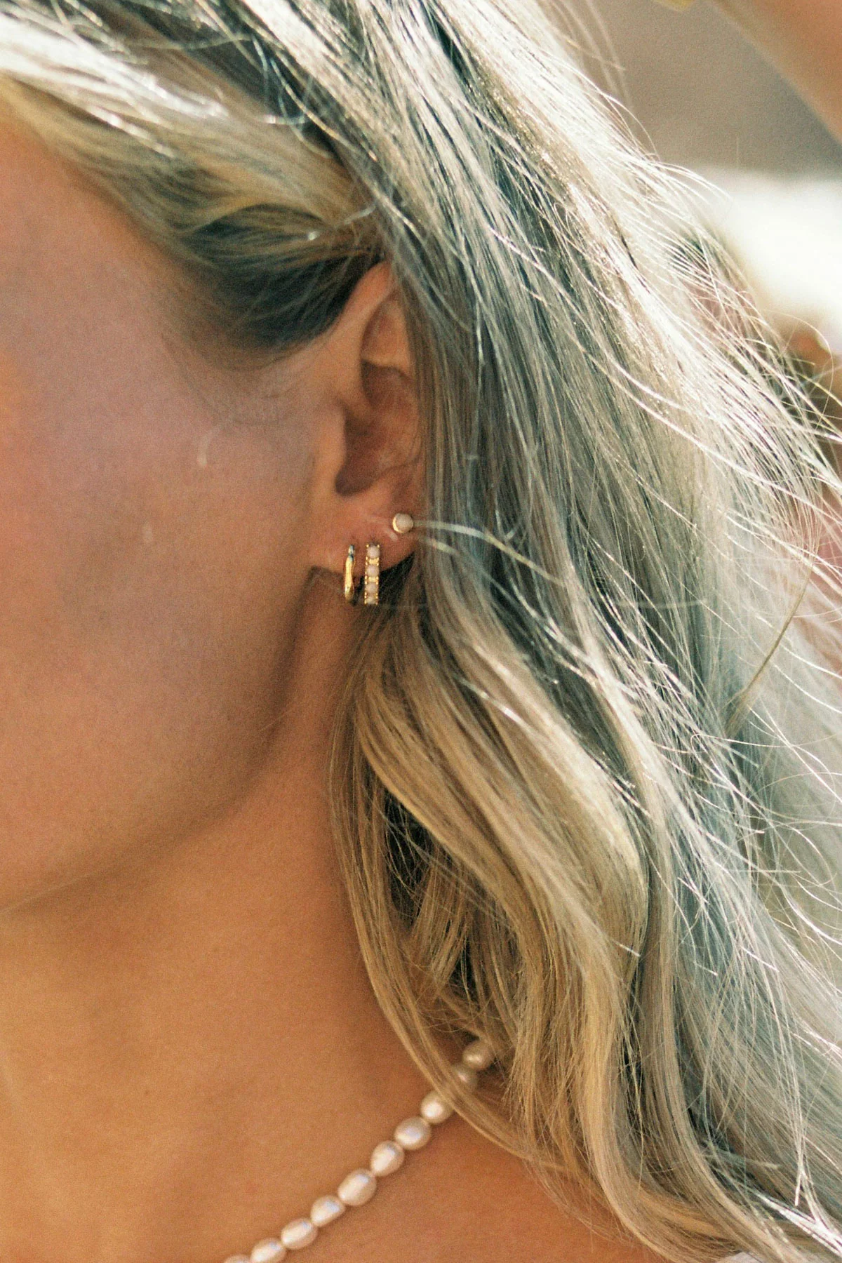 Hammered hoop gold plated large (13mm) - Image 9