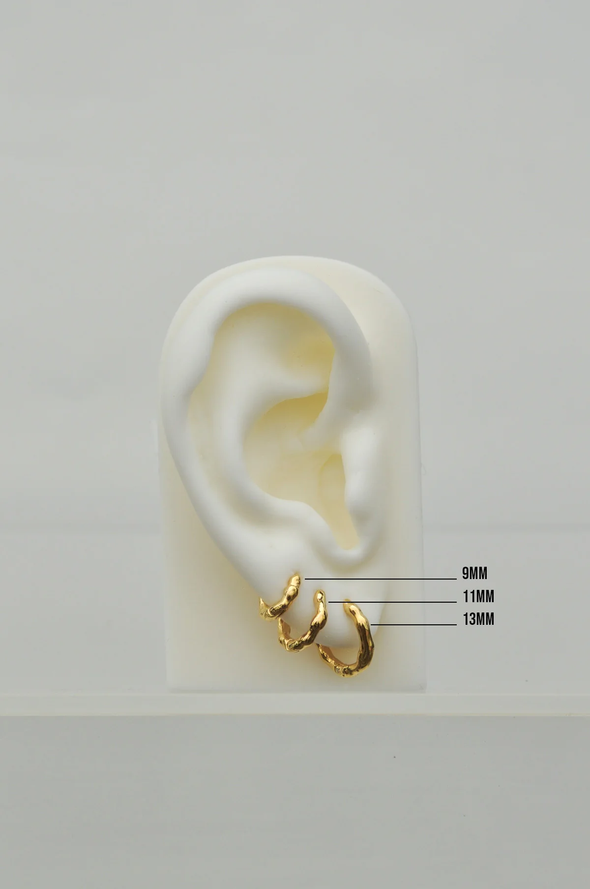 Hammered hoop gold plated medium (11mm) - Image 10