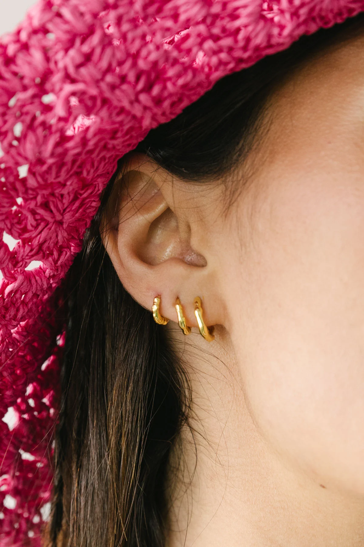 Hammered hoop gold plated medium (11mm) - Image 3