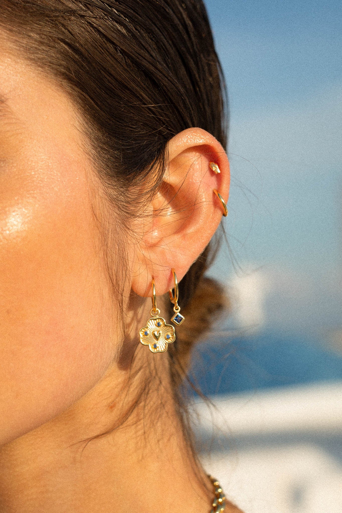 Hamsa hand stud gold plated - Image 4