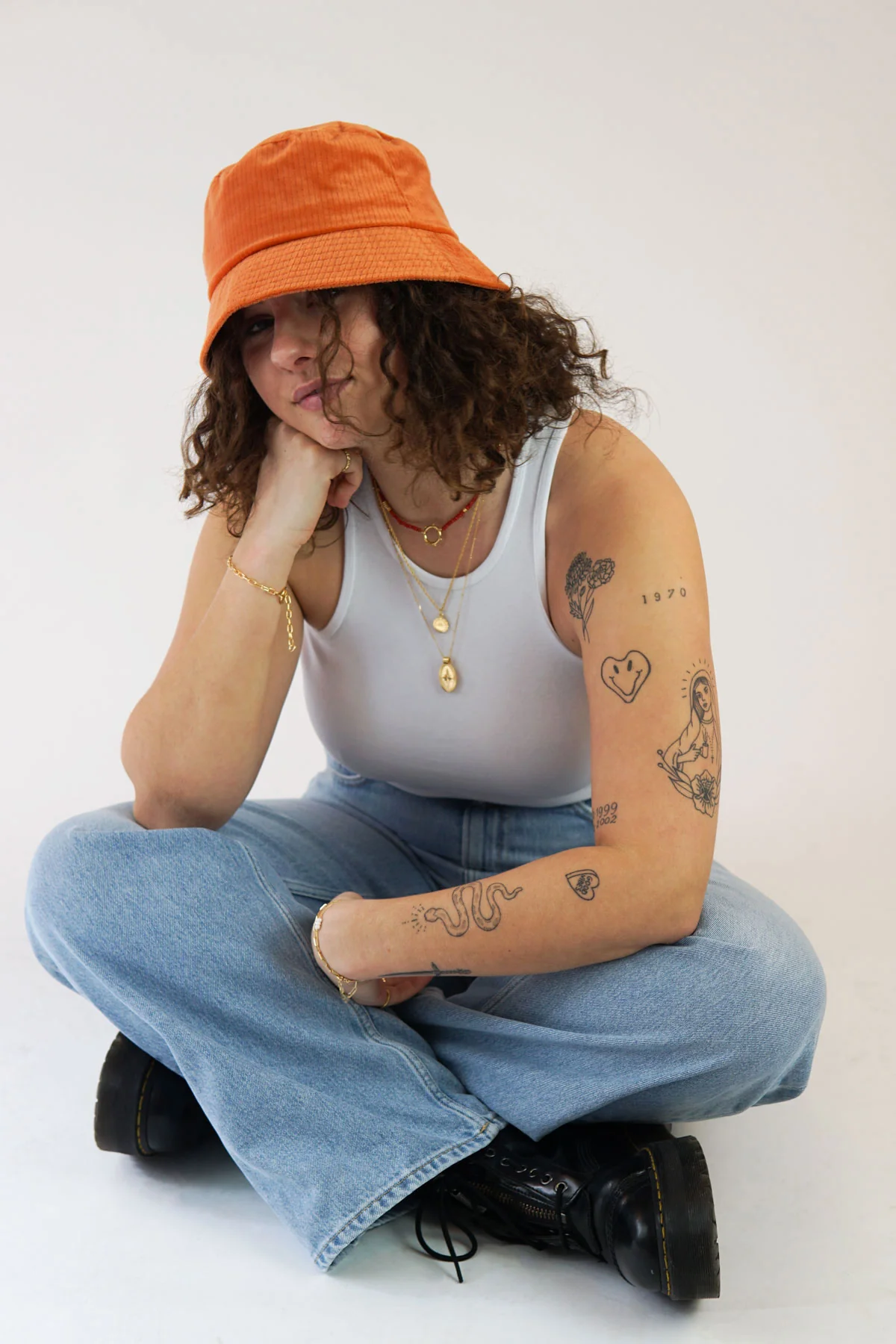Orange velvet bucket hat - Image 3