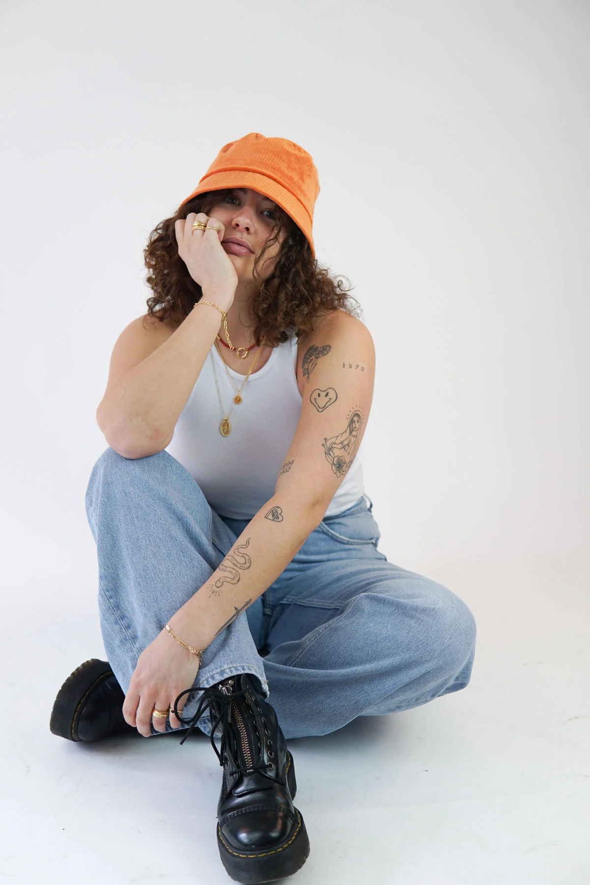 Orange velvet bucket hat - Image 6