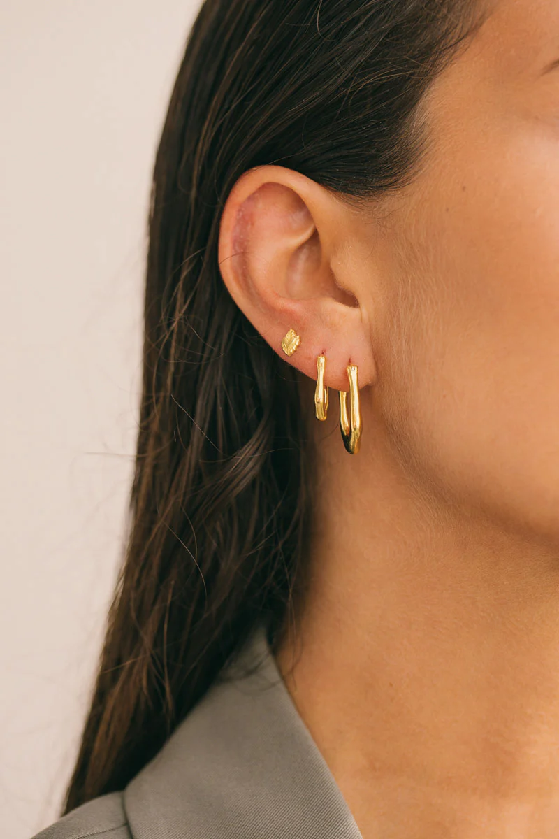 Organic oval hoop gold plated (25mm) - Image 7