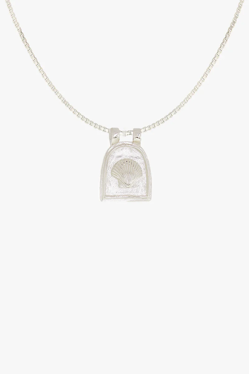 Scallop Medallion Necklace Silver