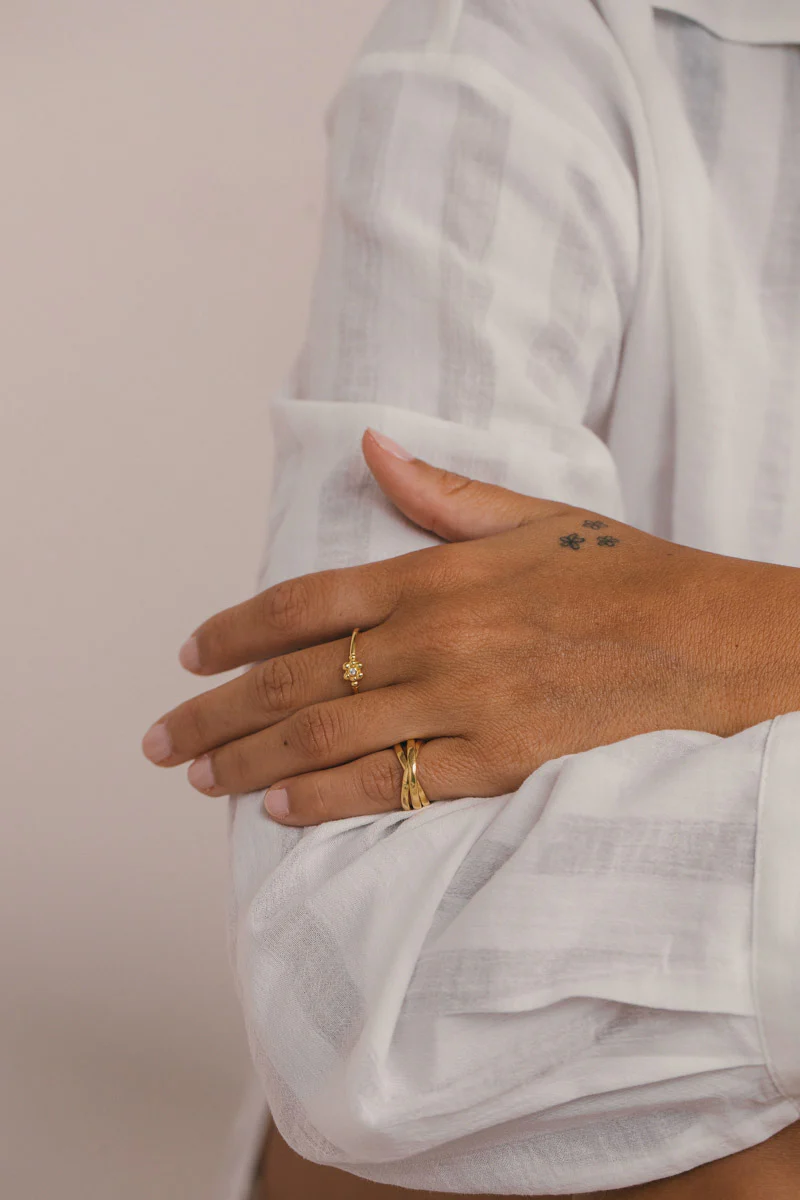 Trinity pinky ring gold plated - Image 10