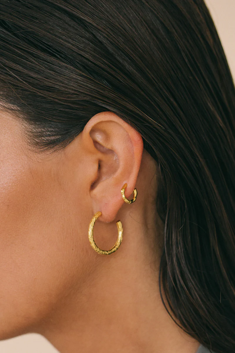 Wanderlust hammered hoop gold plated (24mm) - Image 2