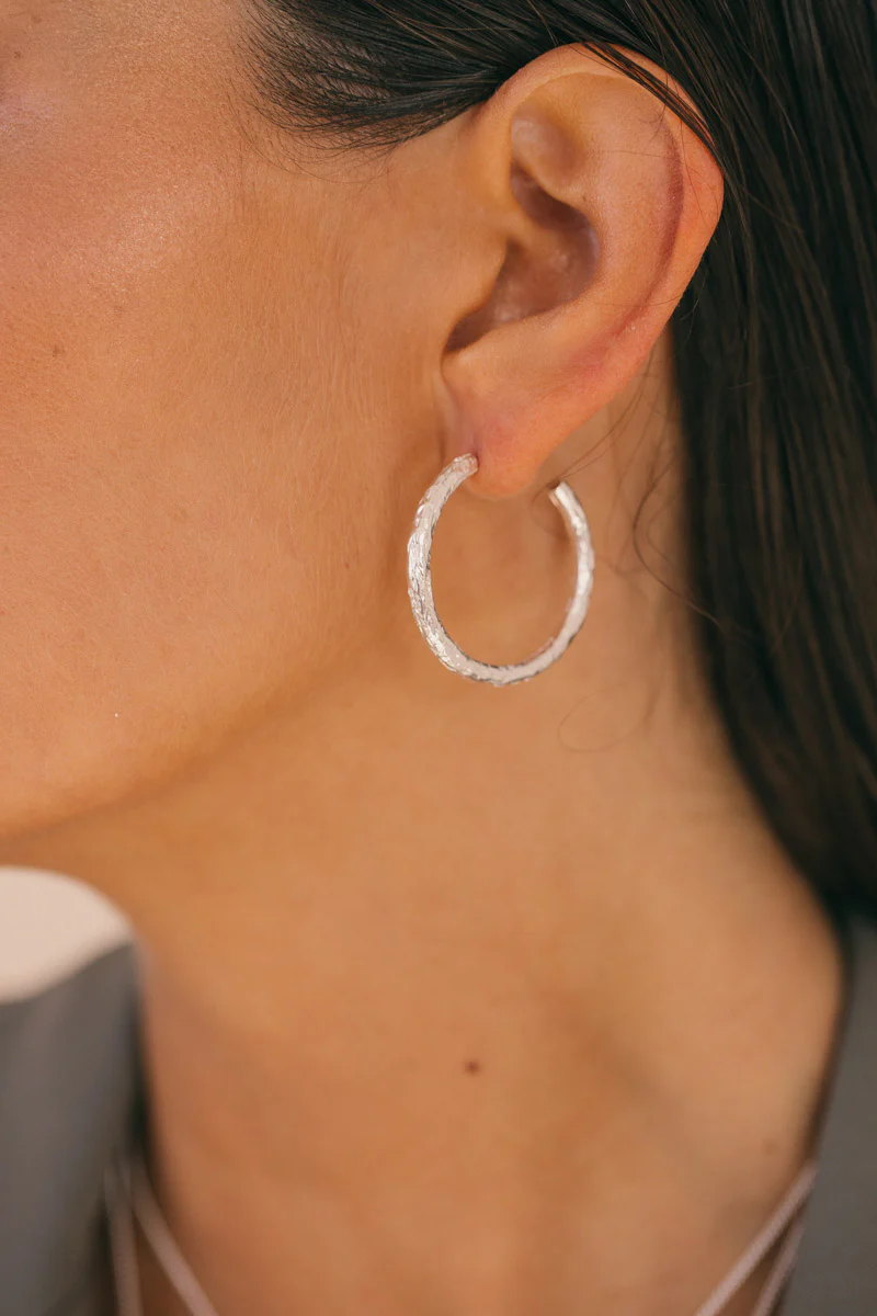 Wanderlust hammered hoop silver (32mm) - Image 2