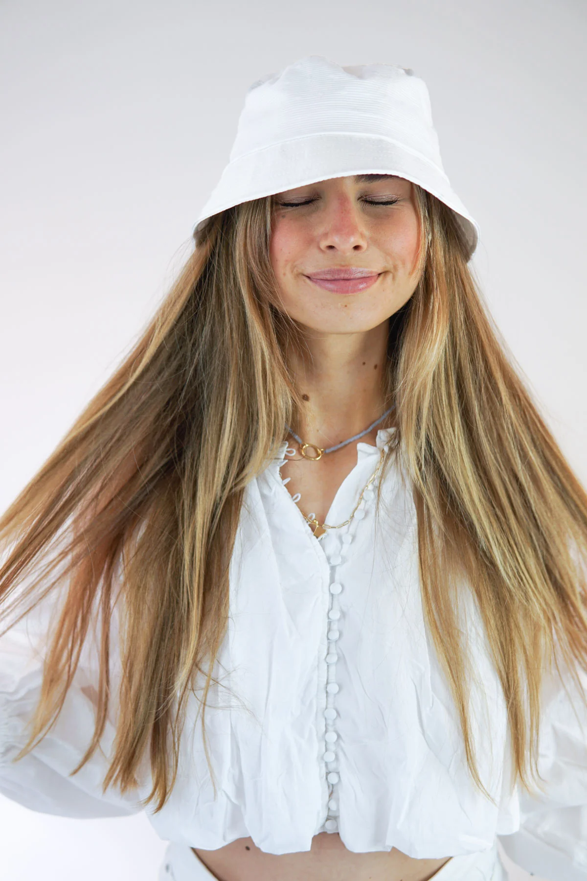 White dots bucket hat - Image 7
